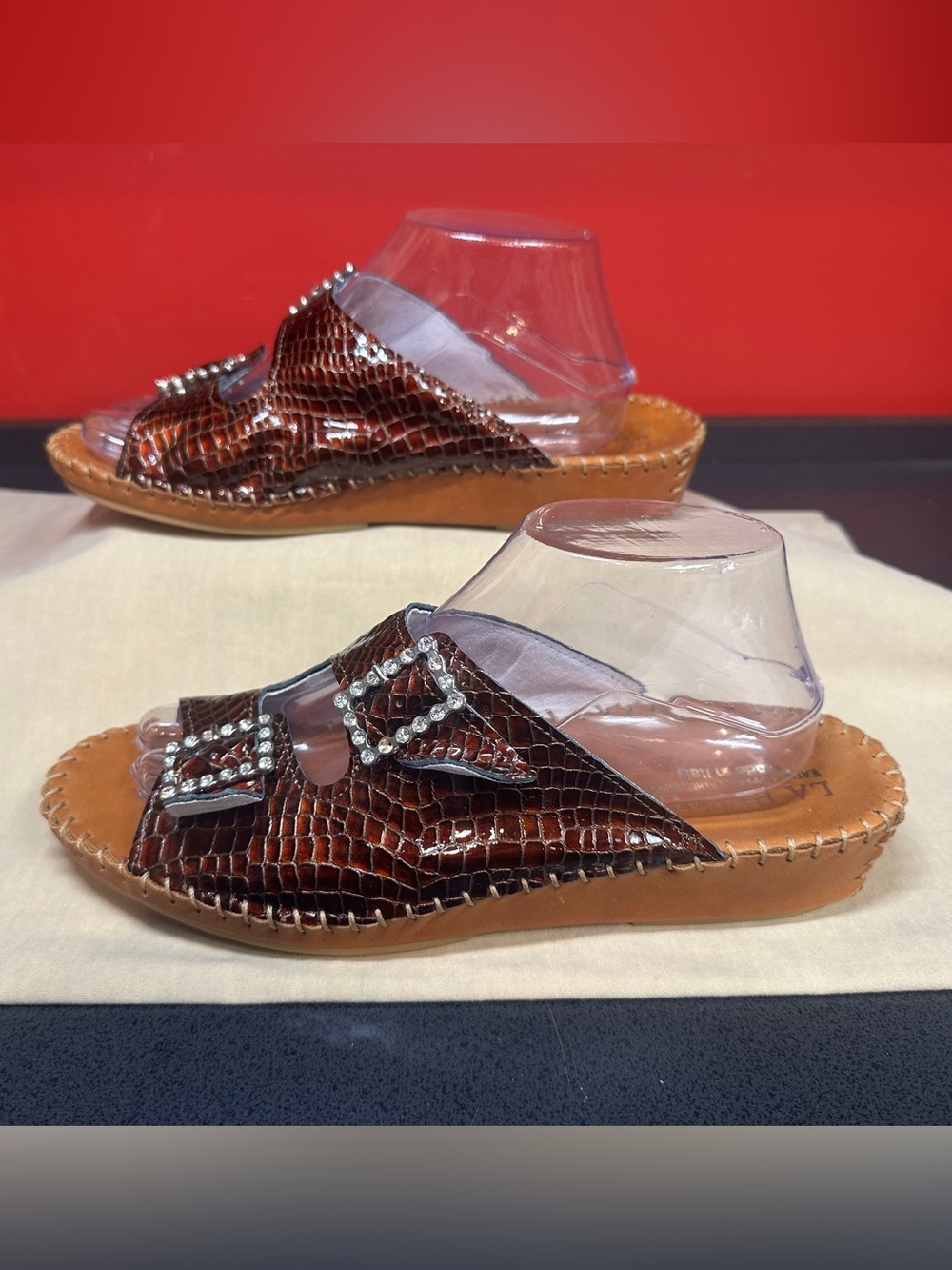 La Plume Croc Embossed Leather Slide Sandals Adj Strap Women’s Sz Eu41/US10.5-11 - Picture 2 of 15
